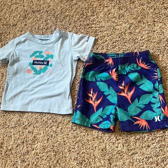 BNWOT & LIKE NEW Hurley matching tee and board shorts set for boys in size 24M - Picture 1 of 7